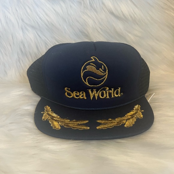 Vintage 1986 Sea World Trucker Hat Snap Back Embroidered - Picture 1 of 3